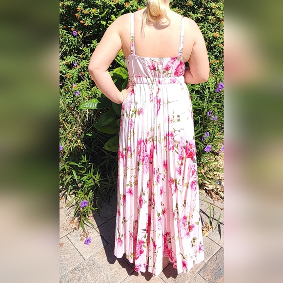 Pink Floral Pleated Bottom Dress. Beautiful Colors! Flowy.. - Picture 4 of 7
